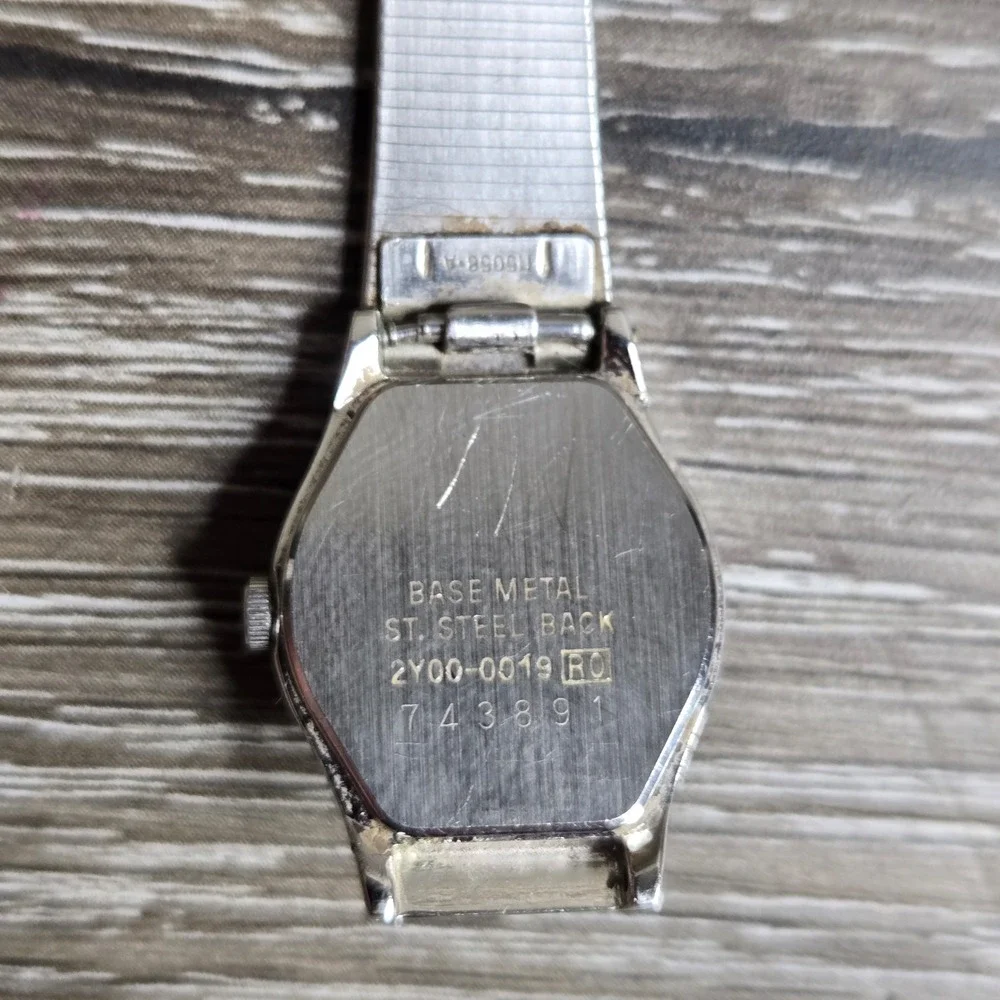 Seiko Watch Women 18mm Silver Dial Silver Tone Round 2Y00-0019 Read
